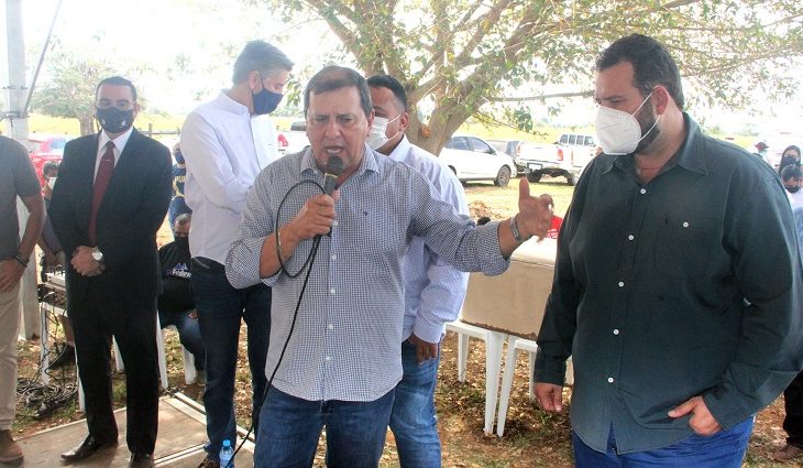 O secretário estadual da Casa Civil, Sérgio de Paula, e o prefeito mirandense, Flávio Florença.
