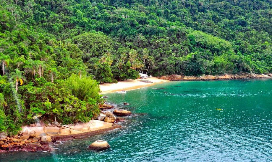 Rio faz vacinação em massa de moradores de Ilha Grande