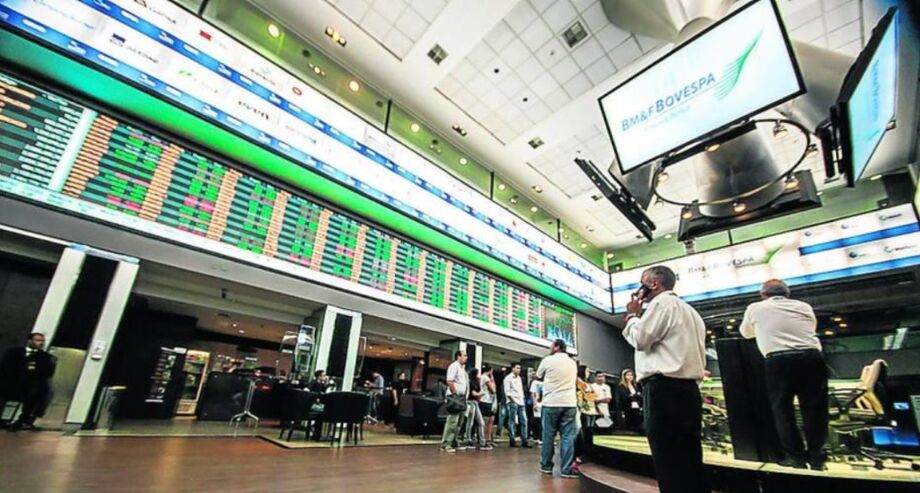 O Ibovespa encontrou força para se descolar e fechar a sessão em alta de 0,45%, aos 128.167,74 pontos
