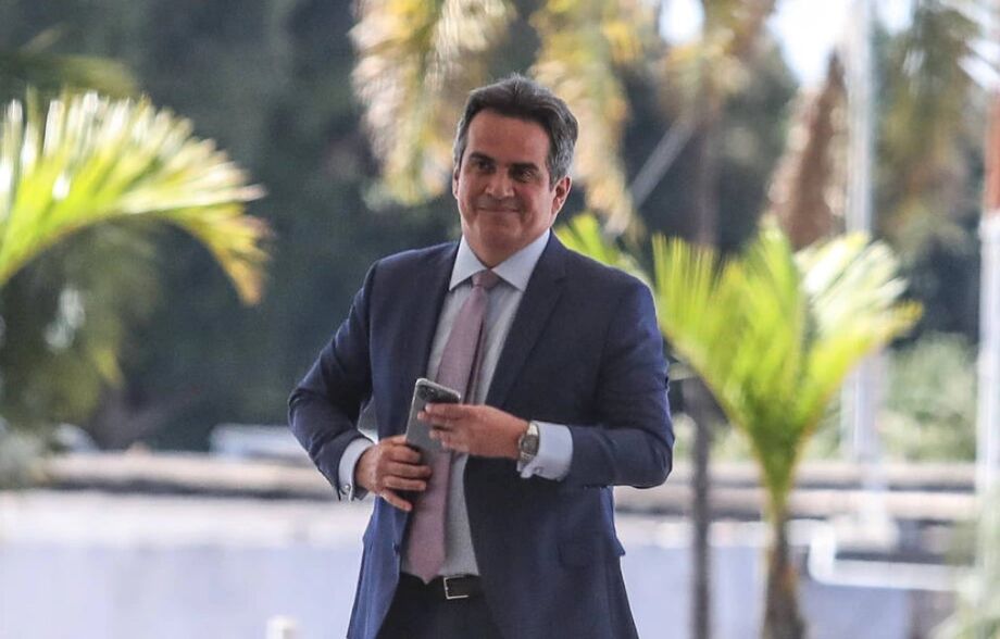 O Senador Ciro Nogueira deixa o Palácio do Planalto apos reunião com o presidente Jair Bolsonaro.