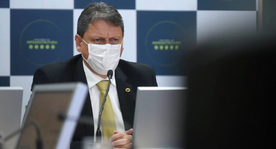 É preciso fazer com que essas ferrovias estaduais onversem com o todo', disse Tarcísio de Freitas
