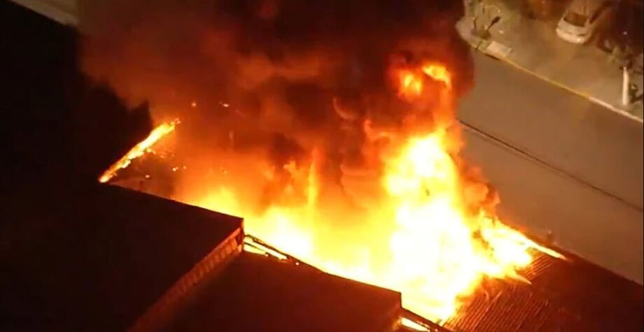 Incêndio de grandes proporções atinge galpão que abriga parte do acervo da Cinemateca Brasileira, na Vila Leopoldina, zona oeste de São Paulo