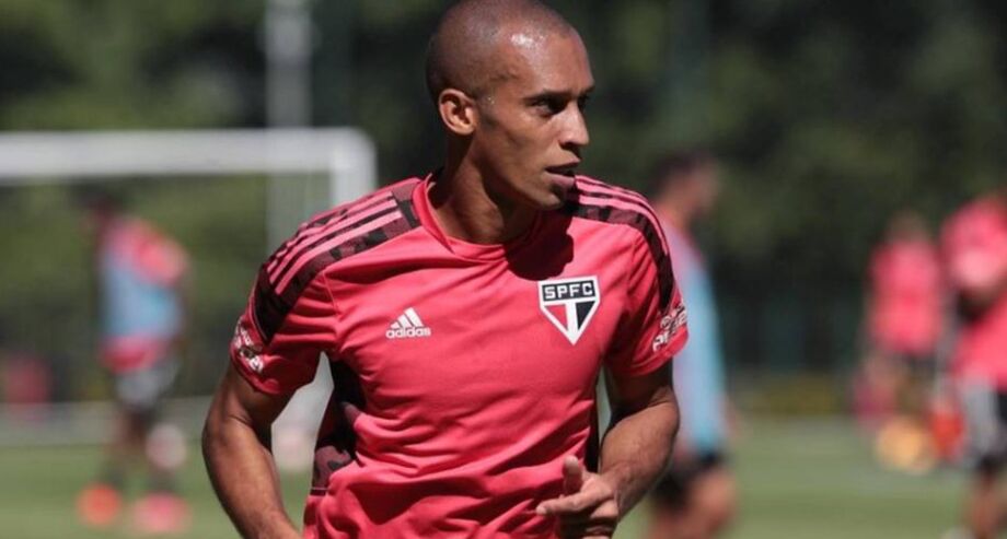 Lesionado, Miranda é mais um desfalque para o técnico Hernán Crespo