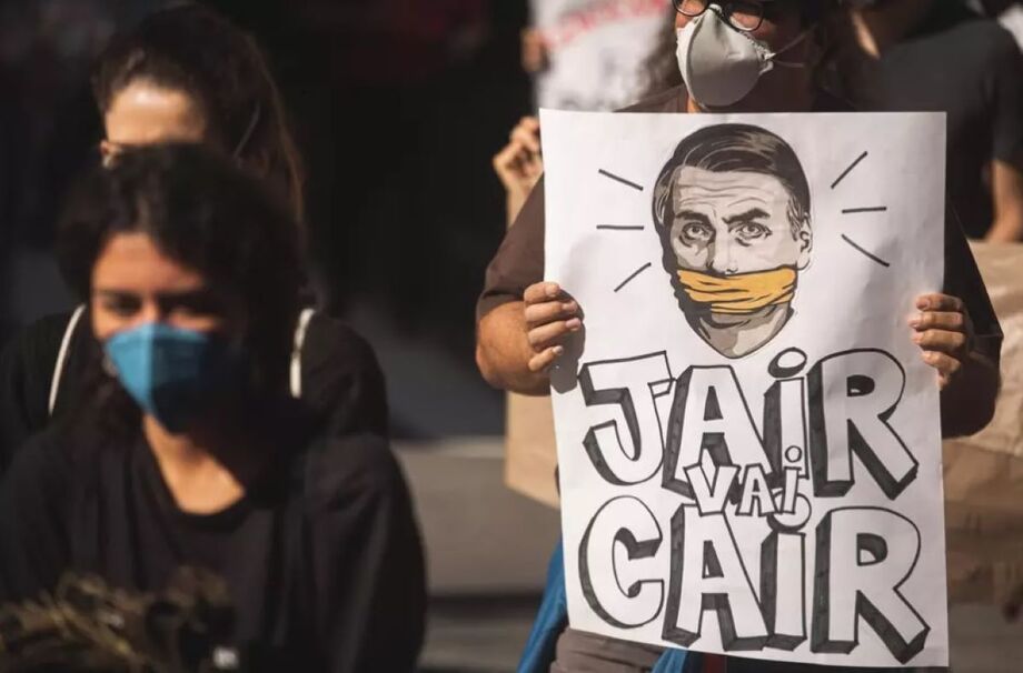 Manifestantes saem a rua contra Bolsonaro
