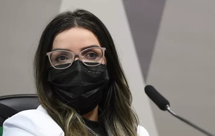 Diretora técnica da Precisa Medicamentos, Emanuela Batista de Souza