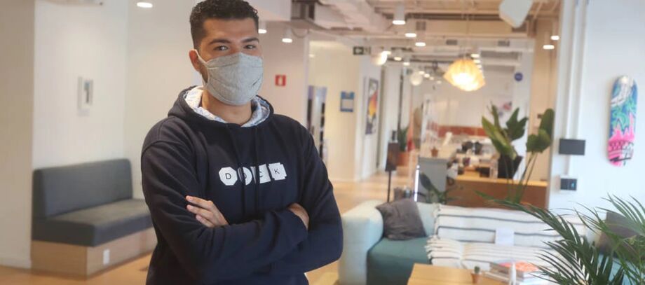 Assunção, analista da Dock Tech, escolhe local próximo à sua residência para trabalhar