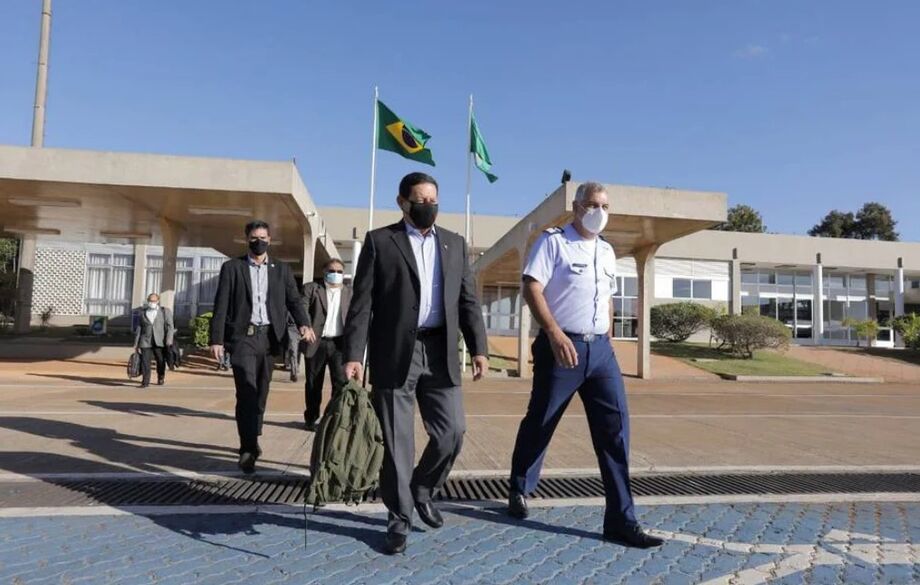 O vice-presidente da República Hamilton Mourão em viagem para Angola.