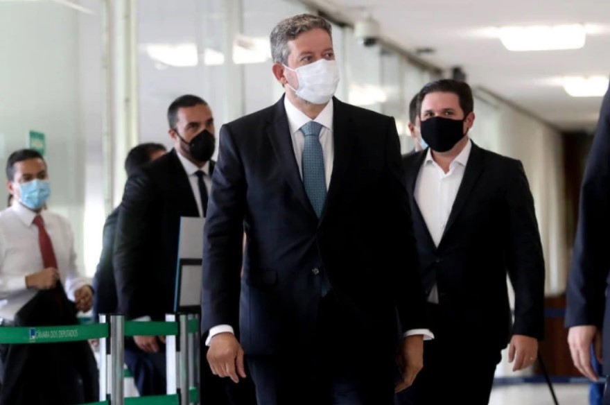 O presidente da Câmara, Arthur Lira, na chegada ao Congresso.