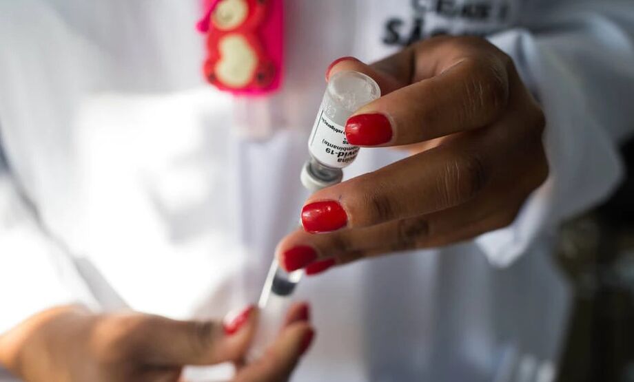 Duas doses são fundamentais diante das novas variantes