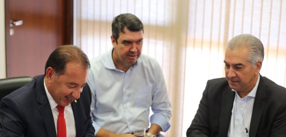 Gerson leva demanda a Riedel e Azambuja