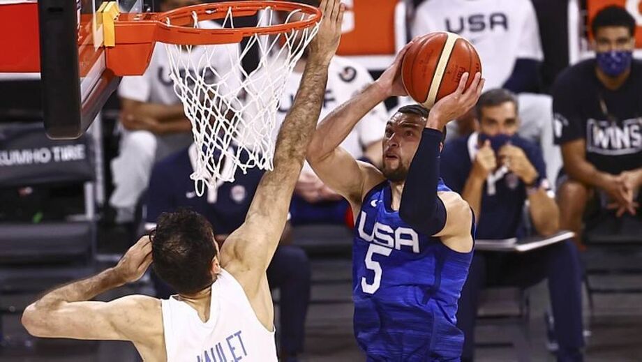 Zach Lavine sobe para anotar mais dois pontos para os EUA diante da Argentina