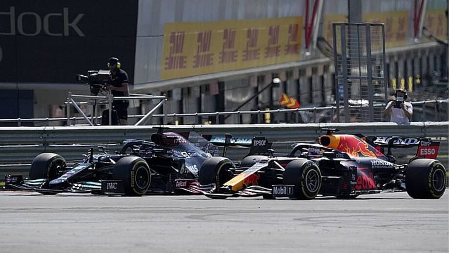 Hamilton toca em Verstappen, holandês bate forte, mas passa bem após atendimento