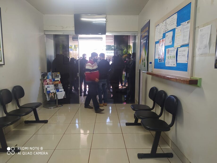 'Brasiguaios' estiveram em frente a Prefeitura