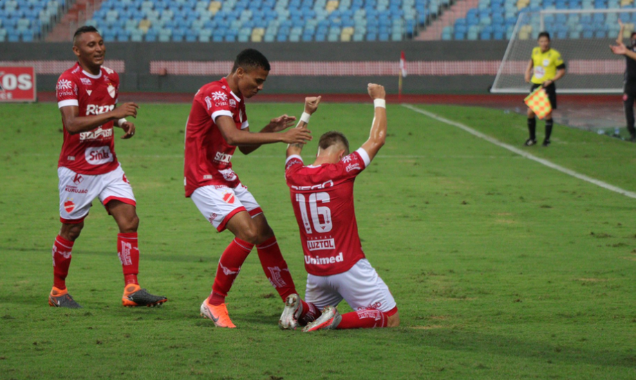 Vila Nova e Brasil de Pelotas ficaram no empate por 0 a 0, no estádio OBA, em Goiânia, em jogo válido pela 11ª rodada do Campeonato Brasileiro da Série B.