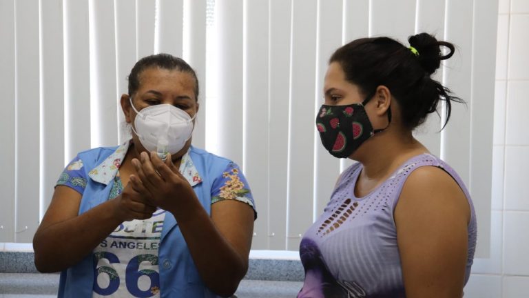 49 unidades de saúde aplicando a vacina