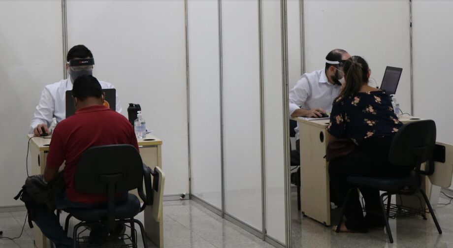 Os clientes convidados podem participar também por videoconferência