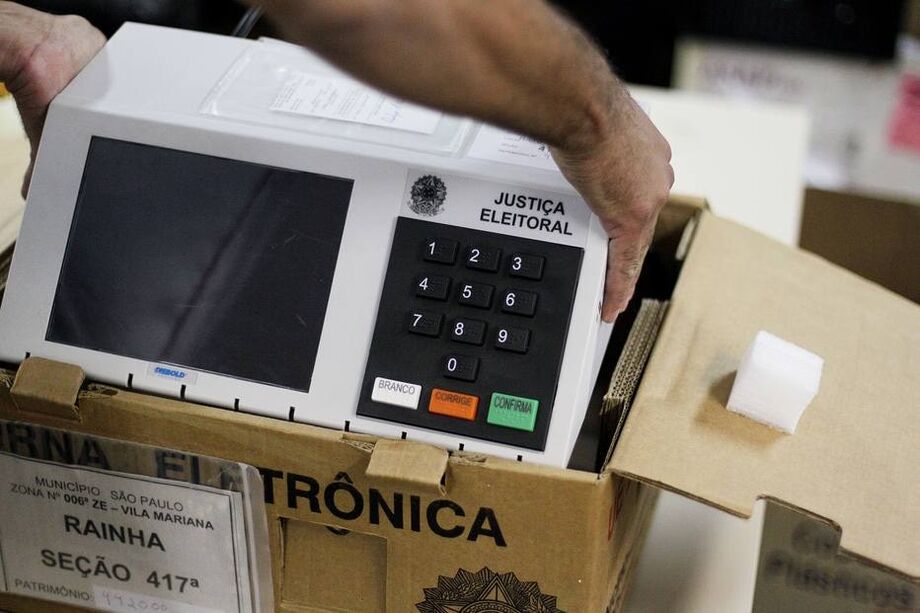 Entre vitórias e derrotas, milhões de eleitores vão às urnas, a cada dois anos.