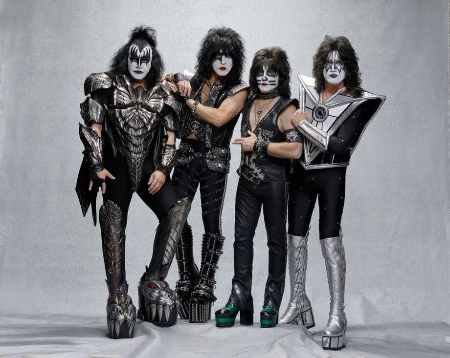 Os integrantes da banda Kiss: Paul Stanley, Gene Simmons, Eric Singer e Tommy Thaye.