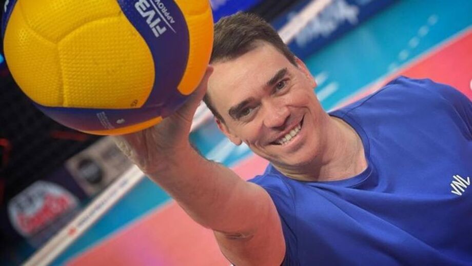 O austríaco DJ Stari tem roubado a cena durante as partidas de vôlei na Olimpíada de Tóquio Foto: Reprodução/Instagram