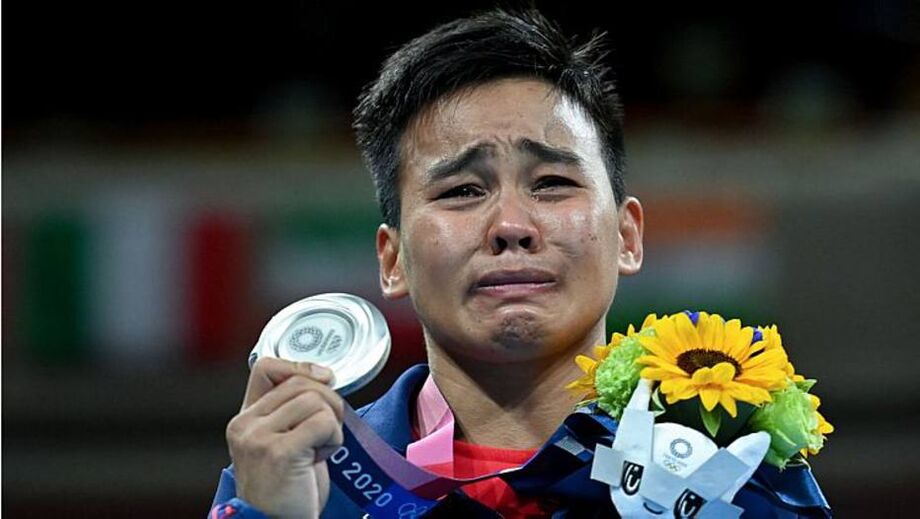 A boxeadora Nesthy Petecio, das Filipinas, também medalha de prata, seguiu o mesmo caminho. Tenho orgulho de fazer parte da comunidade LGBTQ!, bradou.