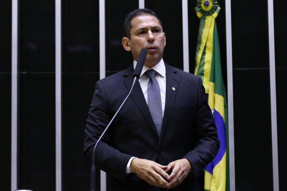 Mas faço um apelo para que essa matéria seja levada o mais rápido possível ao plenário, para que a gente tire esse assunto da nossa frente e discuta o que realmente importa para o País: vacina, emprego e comida, disse Ramos