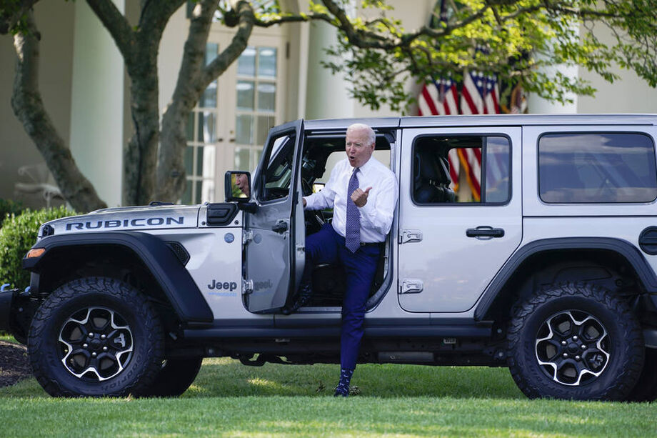 Biden chega de carro elétrico à Casa Branca: presidente aposta em investimento em infraestrutura e energia limpa para desenvolver economia dos Estados Unidos