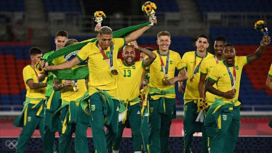 Seleção brasileira não usou uniforme oficial do Time Brasil ao receber medalhas de ouro