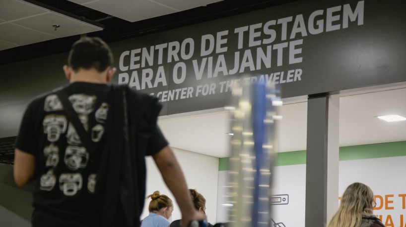 Viajantes que desembarcam no Aeroporto Internacional de Fortaleza terão que comprovar vacinação completa contra Covid-19 ou apresentar teste negativo feito em até 72 horas do voo.