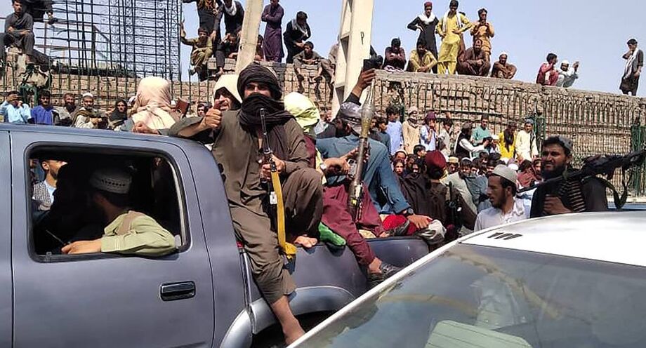 Membros do Taleban em Jalalabad, no Afeganistão, em 15 de agosto de 2021