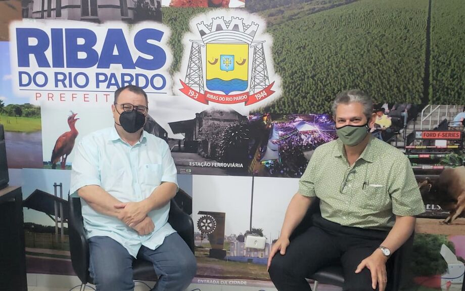 Prefeito de Ribas do Rio Pardo, João Alfredo Danieze, ao lado do consultor do Sebrae, Silvio Barros