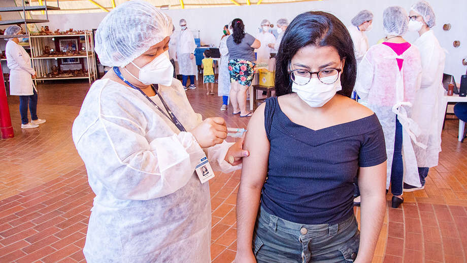 Vacinação em adolescentes continuará no Estado