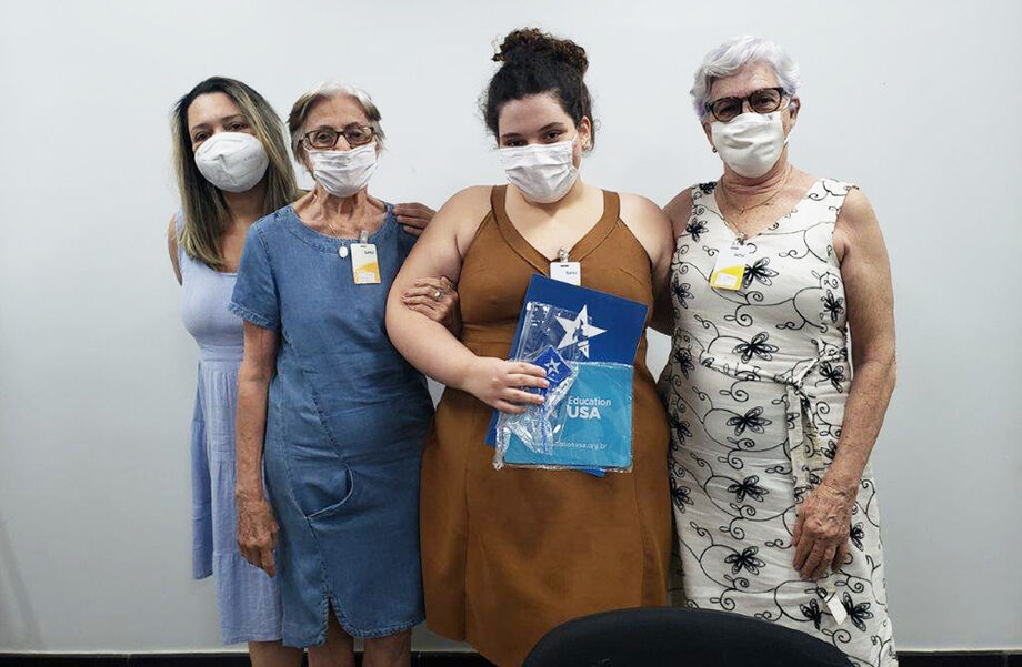 No dia 25 de agosto Maria Vitória esteve no Sesc para a orientação pré partida e com ela estavam seus familiares, que acompanharam todo esse processo