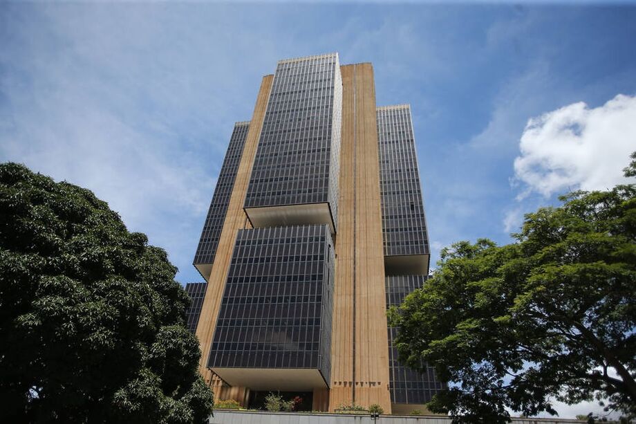 O dólar à vista caía 0,37%, a R$ 5,1777