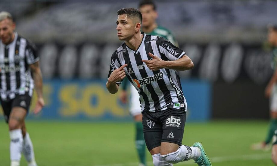 Atacante Savarino marcou os dois gols da vitória do Galo sobre o Verdão neste sábado