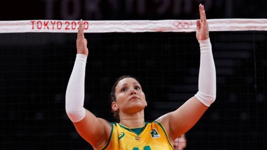 Oposto Tandara Caixeta foi flagrada em teste antidoping e recebeu suspensão provisória
