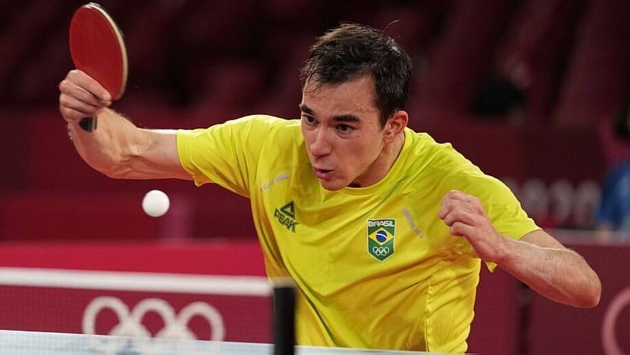 Hugo Calderano perde para Jang Woo-jin no torneio por equipes, e Brasil é eliminado