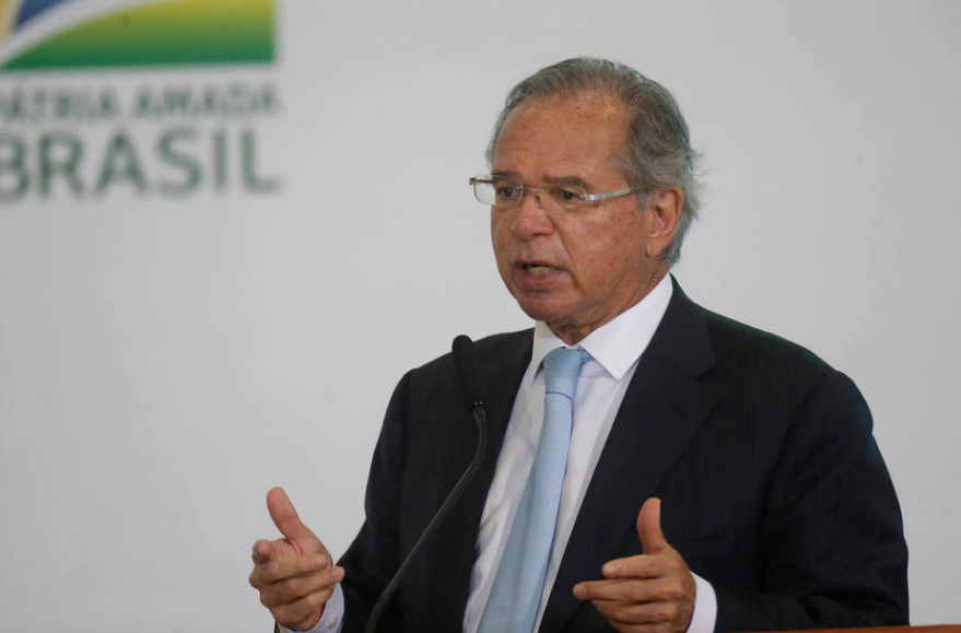 A equipe do ministro Paulo Guedes quer permitir o pagamento de parte dos precatórios em até dez anos