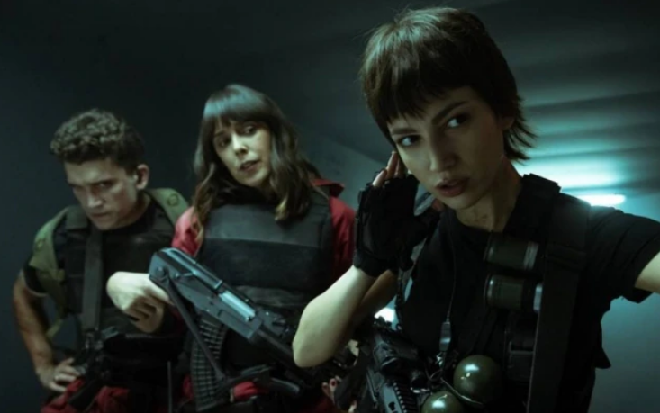 Jaime Lorente, Tamara Arranz e Úrsula Corberó em La Casa de Papel