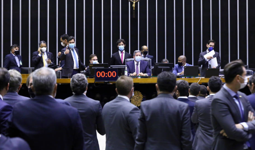 Fundo eleitoral retira até R$ 3,5 bilhões da saúde em 2022