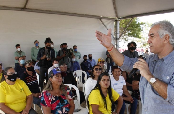 O governador recordou que recebera uma carta do antigo morador José Domingos Benites expressando o sentimento de tristeza e indignação pela falta de um acesso por terra à rodovia e à água potável