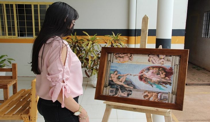 Durante esta semana, foram expostos mosaicos de quebra-cabeças que reproduzem renomadas pinturas artísticas