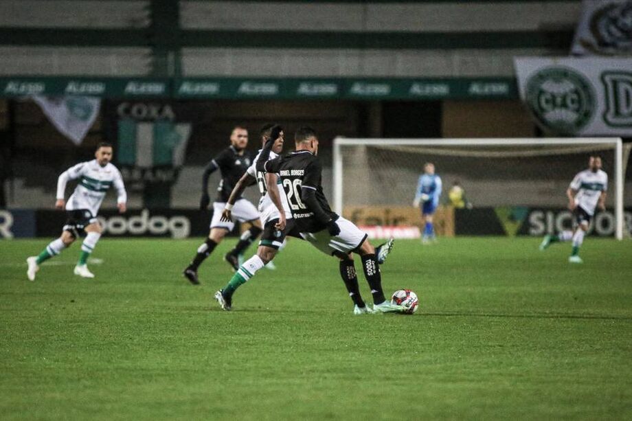 Botafogo venceu o Coritiba fora de casa.