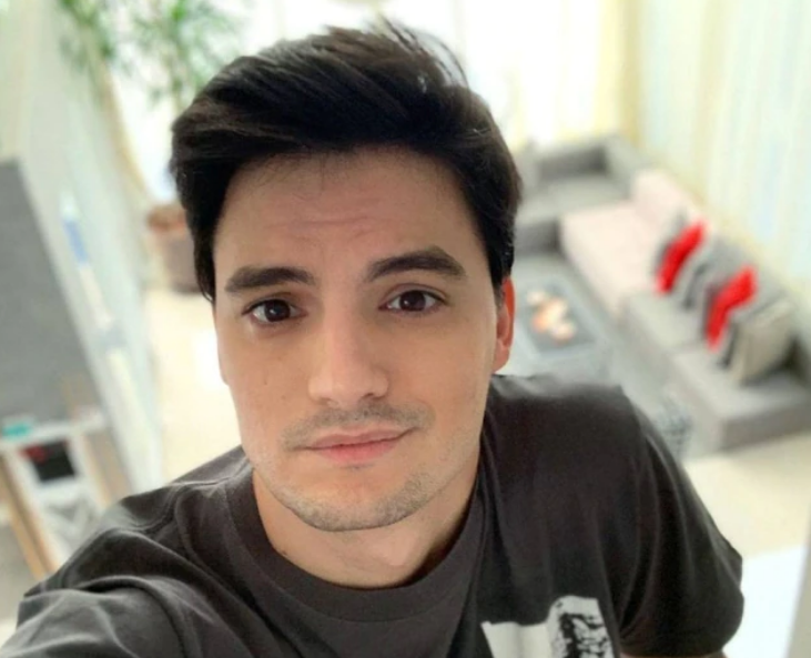 Felipe Neto está vacinado com a primeira dose há 12 dias e testou positivo para o coronavírus