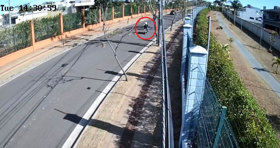 O assaltante no momento de um assalto