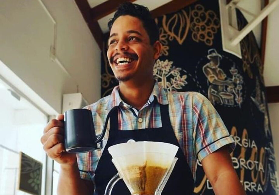 O barista Denis Lizardo