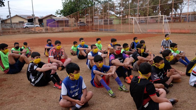 o projeto Escola Pública de Futebol já conta com mais de 1,5 mil crianças matriculadas nas sete regiões da cidade