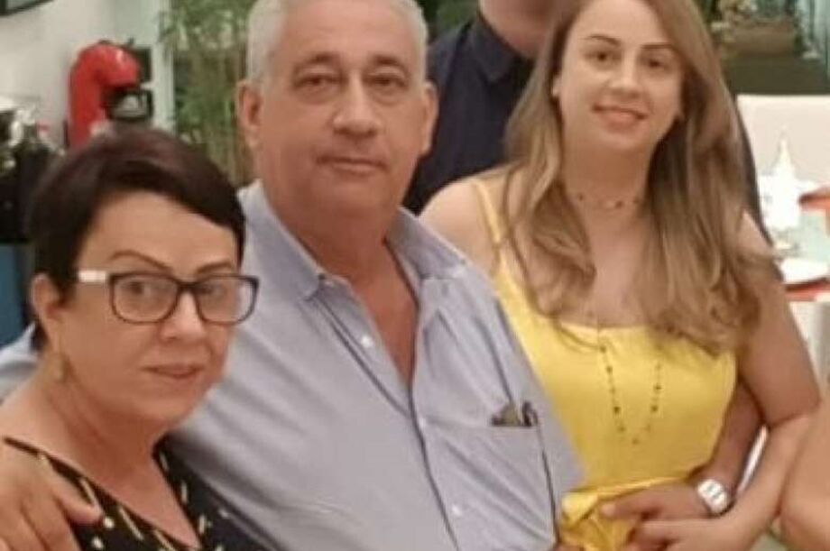 Helena Maria Santos (mãe), Antônio Soares dos Santos (pai) e Jaqueline Soares (filha)