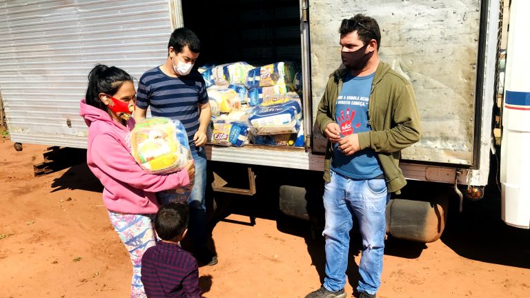 Prefeitura entrega mais de 200 cestas básicas às famílias indígenas de três comunidades