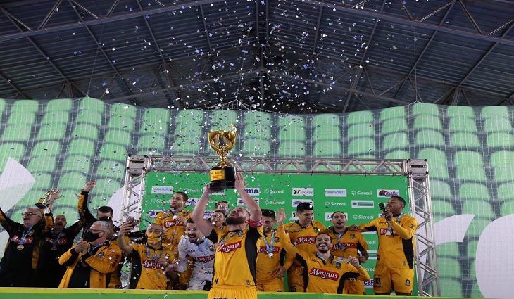 Magnus Futsal levanta o troféu da competição