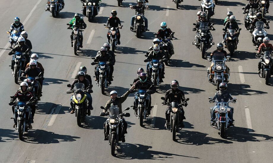 A participação de apoiadores do presidente Jair Bolsonaro (PL) nas motociatas promovidas em São Paulo caiu na comparação com o ano passado